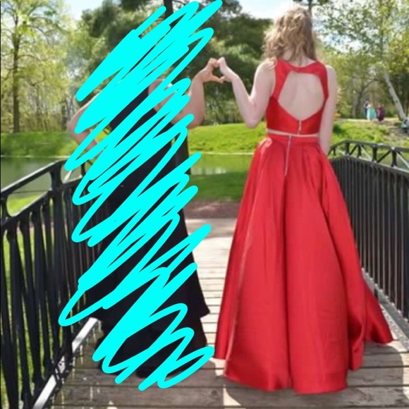 💕LOWEST MARKDOWN💕 Sherri Hill Two Piece Dress - Picture 2 of 3